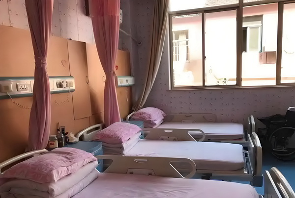 深圳深户申报_冯骥荐电影南京照相馆：没有抒情只有血的事实 冯骥荐电影惊人数量