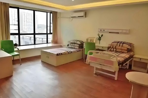 深圳积分入户高中学历多少分_要出道了吗？！霍汶希女儿hanni杂志封面首秀 网微维码信二创业扫描